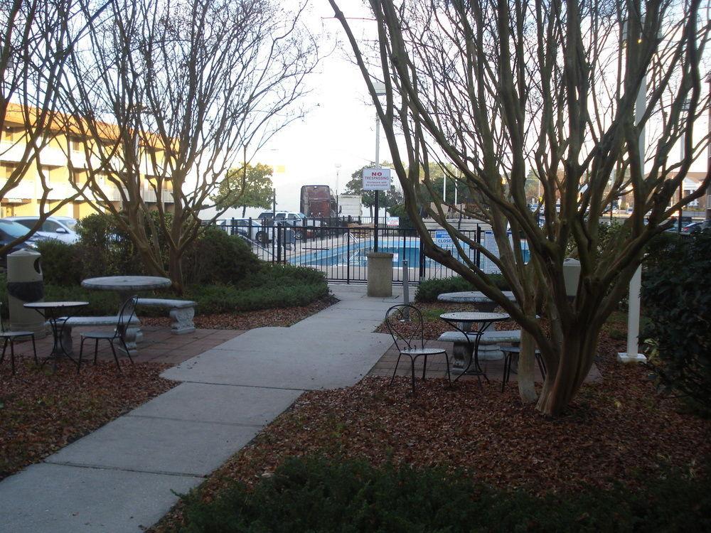 Baymont By Wyndham Fayetteville Fort Bragg Area Exteriör bild