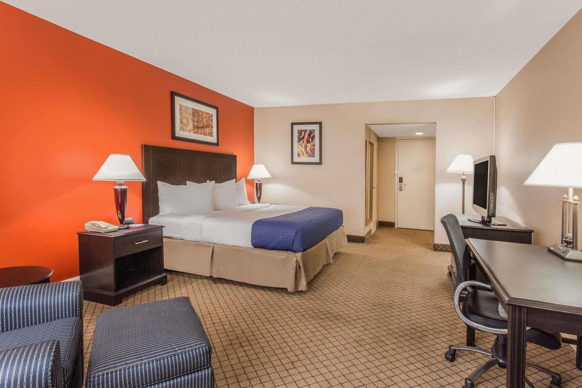 Baymont By Wyndham Fayetteville Fort Bragg Area Exteriör bild