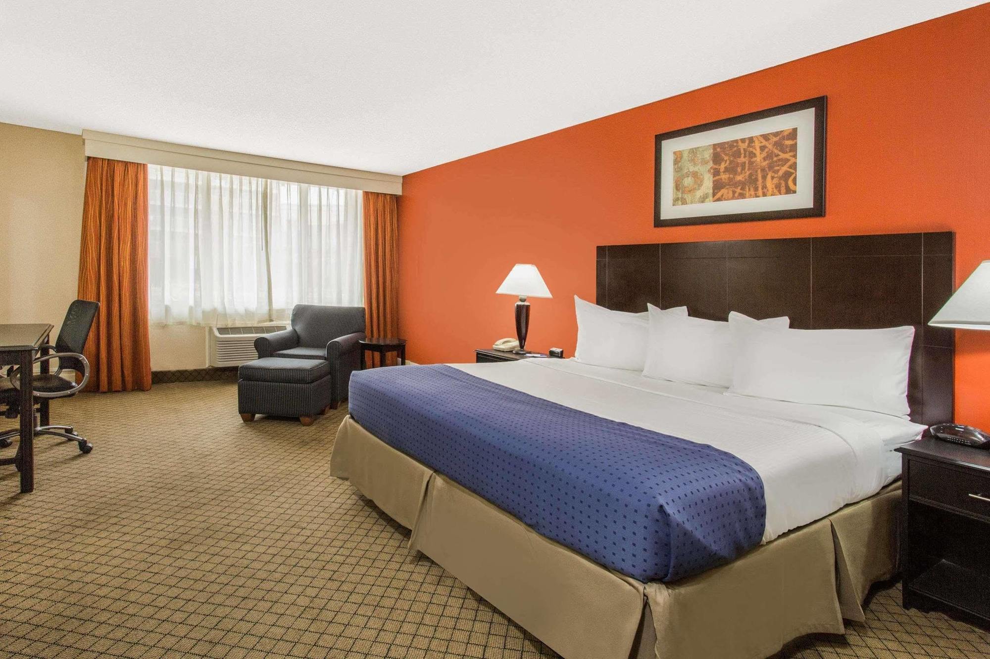 Baymont By Wyndham Fayetteville Fort Bragg Area Exteriör bild
