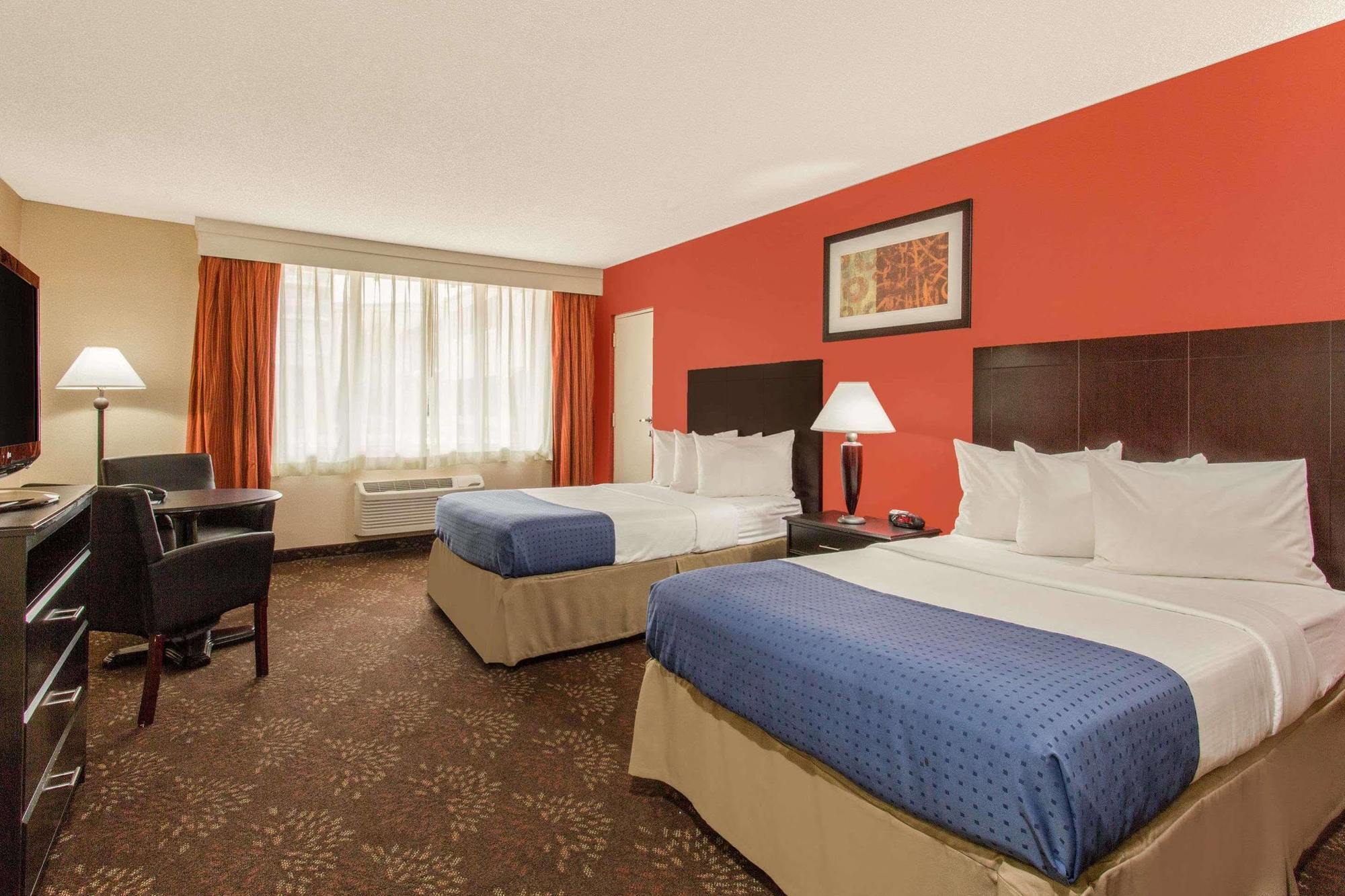 Baymont By Wyndham Fayetteville Fort Bragg Area Exteriör bild