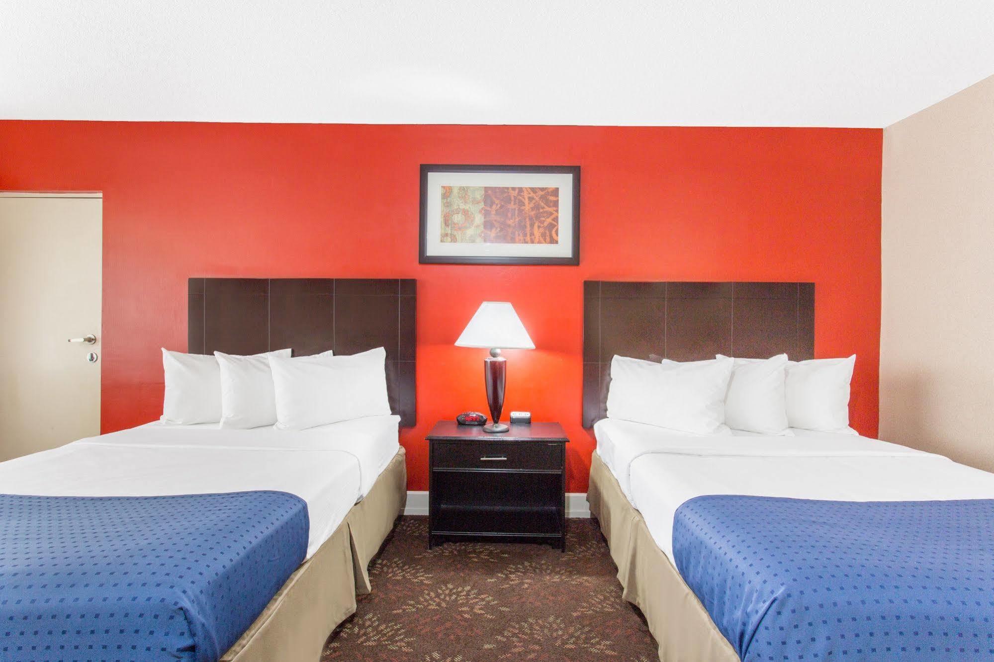 Baymont By Wyndham Fayetteville Fort Bragg Area Exteriör bild